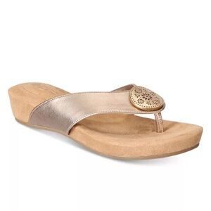 Giani Bernini
Rosahle Slip-On Sandals